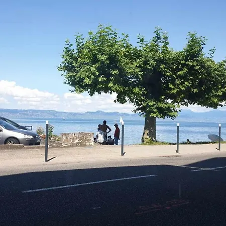 Superbe F1 En Bord Du Lac Publier Exterior photo
